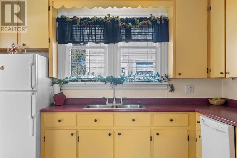 182 Hanover Street — photo 16 of 34