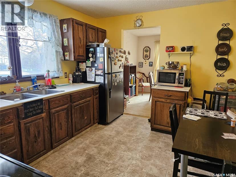 579 Poplar CRESCENT — photo 7 of 28