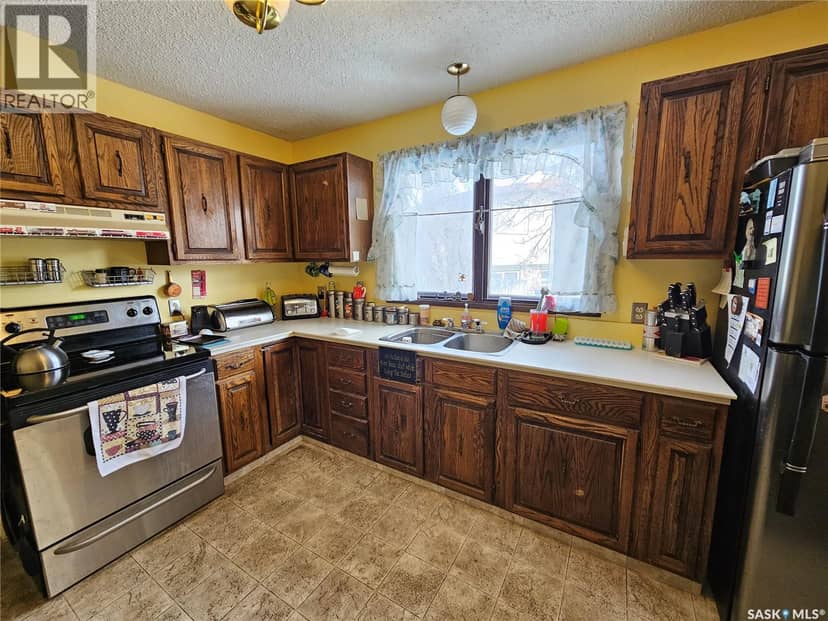 579 Poplar CRESCENT — photo 9 of 28