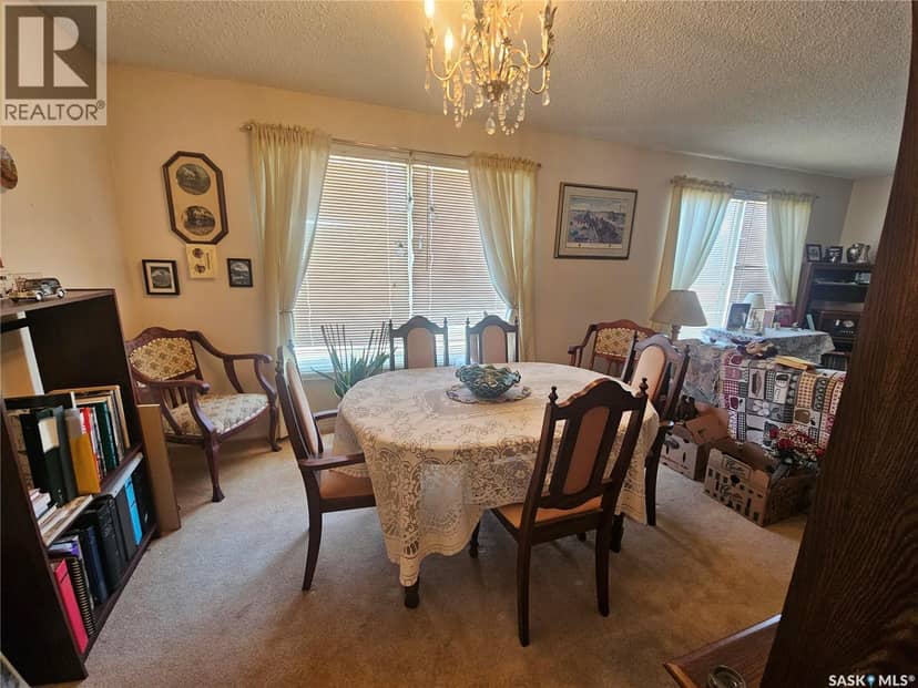 579 Poplar CRESCENT — photo 6 of 28