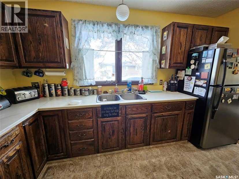 579 Poplar CRESCENT — photo 8 of 28