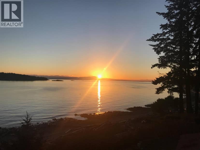 6437 SUNSHINE COAST HIGHWAY, Sechelt