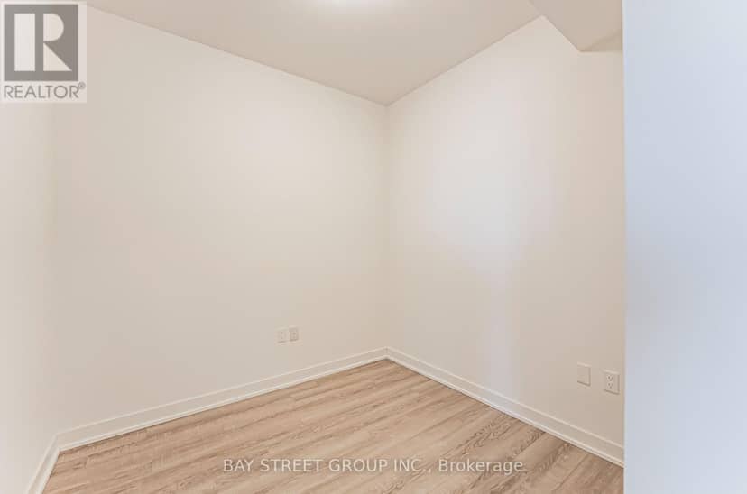 526 - 250 Lawrence Avenue W — photo 13 of 35