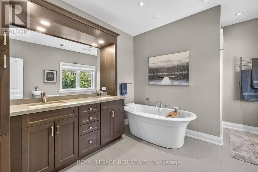 20572 Yonge Street — photo 32 of 40