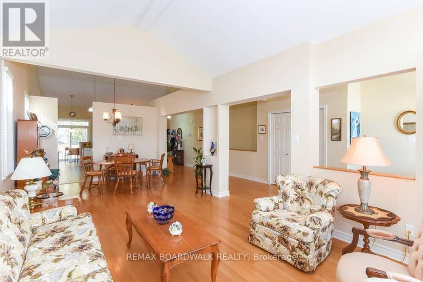 1861 Mickelberry Crescent — photo 10 of 36