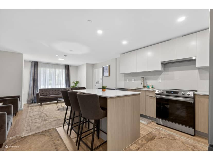 318 13968 LAUREL DRIVE, Surrey