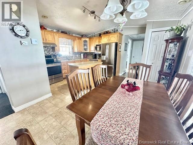 61 Maple Green Crescent — photo 5 of 11