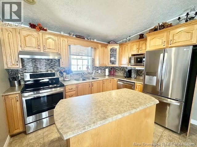 61 Maple Green Crescent — photo 4 of 11