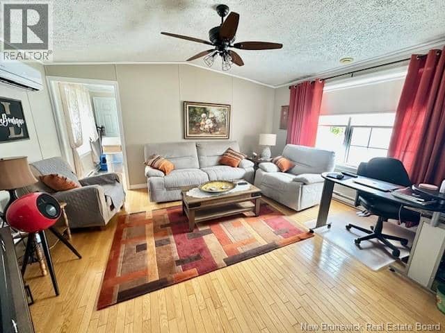 61 Maple Green Crescent — photo 8 of 11