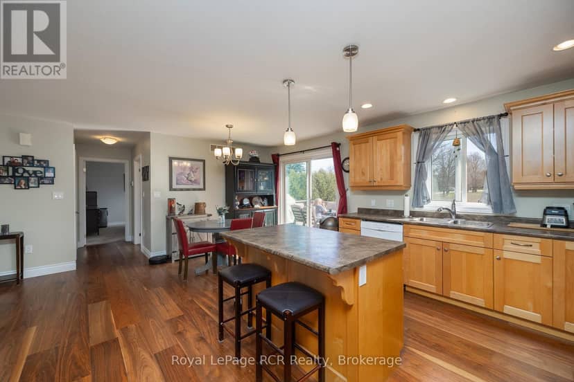 123 Douglas Street — photo 12 of 40