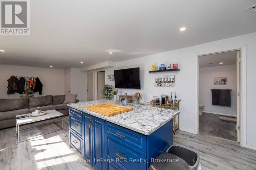 123 Douglas Street — photo 22 of 40