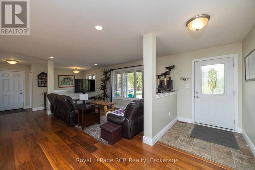 123 Douglas Street — photo 5 of 40