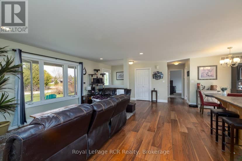123 Douglas Street — photo 6 of 40