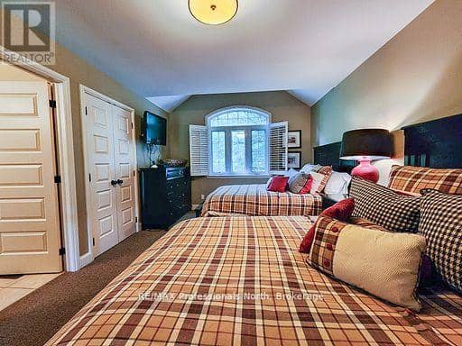 Sandfield 2, Week 10 - 3876 Muskoka Road 118 — photo 17 of 38