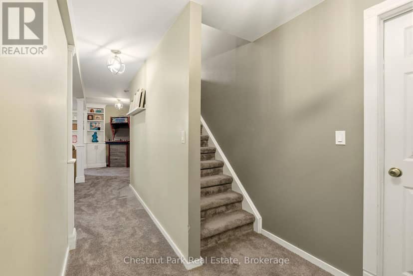 75 Pond Crescent — photo 35 of 40