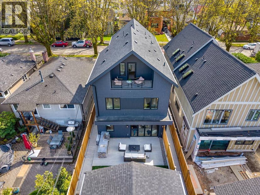 2 3345 W 13TH AVENUE, Vancouver, photo 2