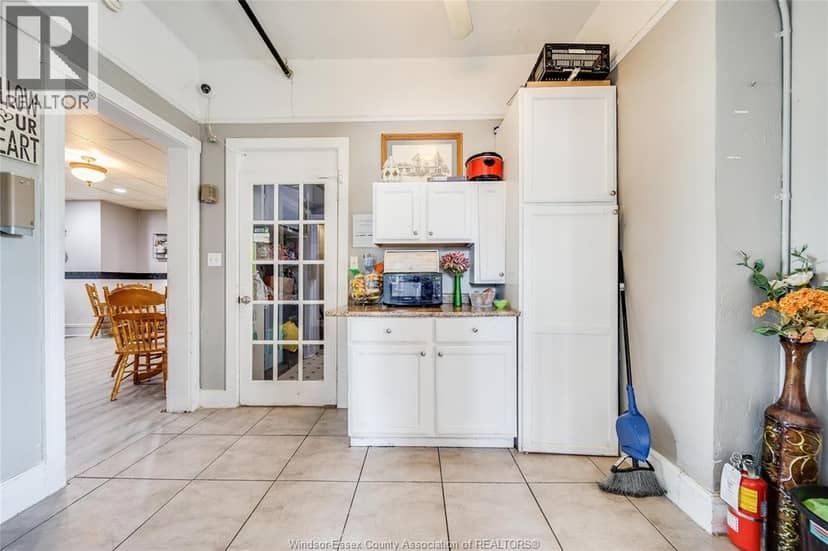 122 TALBOT STREET South — photo 15 of 38