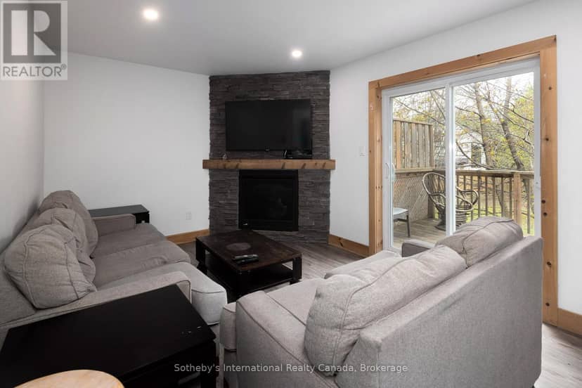 210 Arlberg Crescent — photo 17 of 34