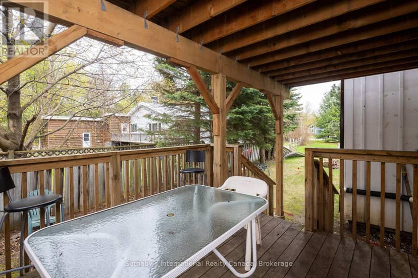 210 Arlberg Crescent — photo 9 of 34