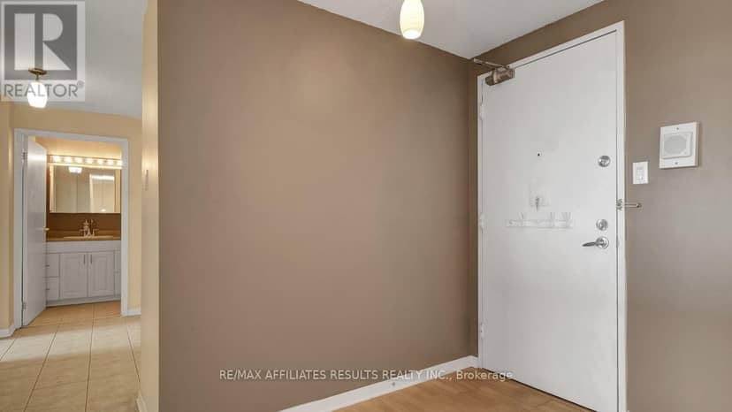 2110 - 415 Greenview Avenue — photo 4 of 40