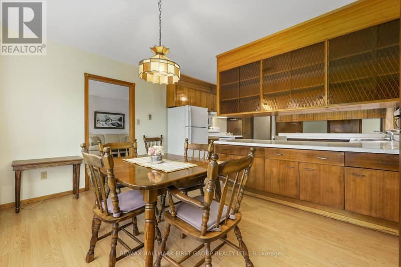 12 Maplewood Boulevard — photo 13 of 40