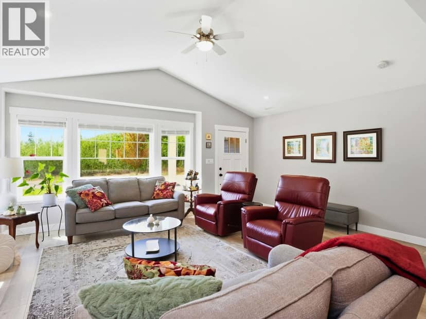 1024 CELIA CRESCENT, Gibsons, photo 3