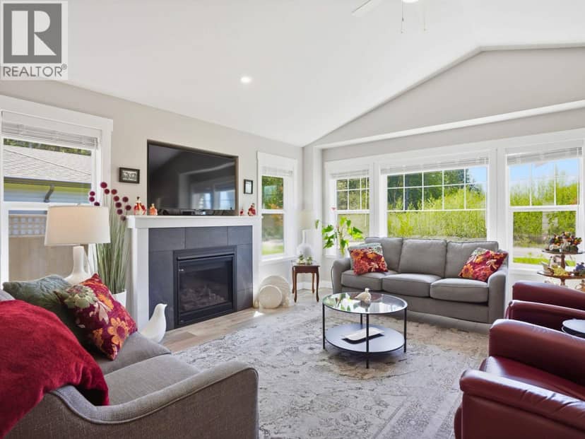 1024 CELIA CRESCENT, Gibsons, photo 4