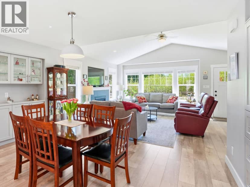 1024 CELIA CRESCENT, Gibsons, photo 7