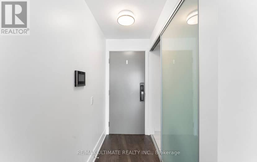 3612 - 10 York Street — photo 7 of 37