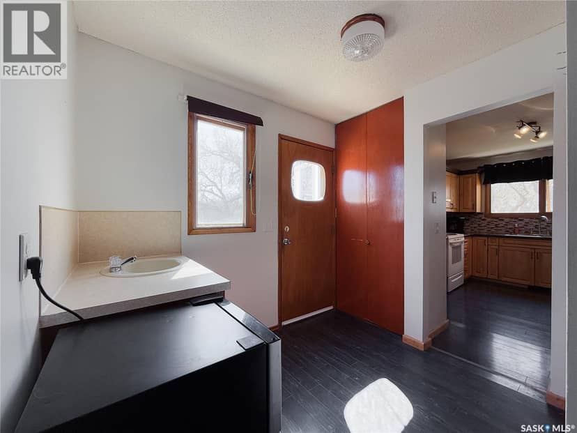 208 1st STREET E, Climax, photo 3