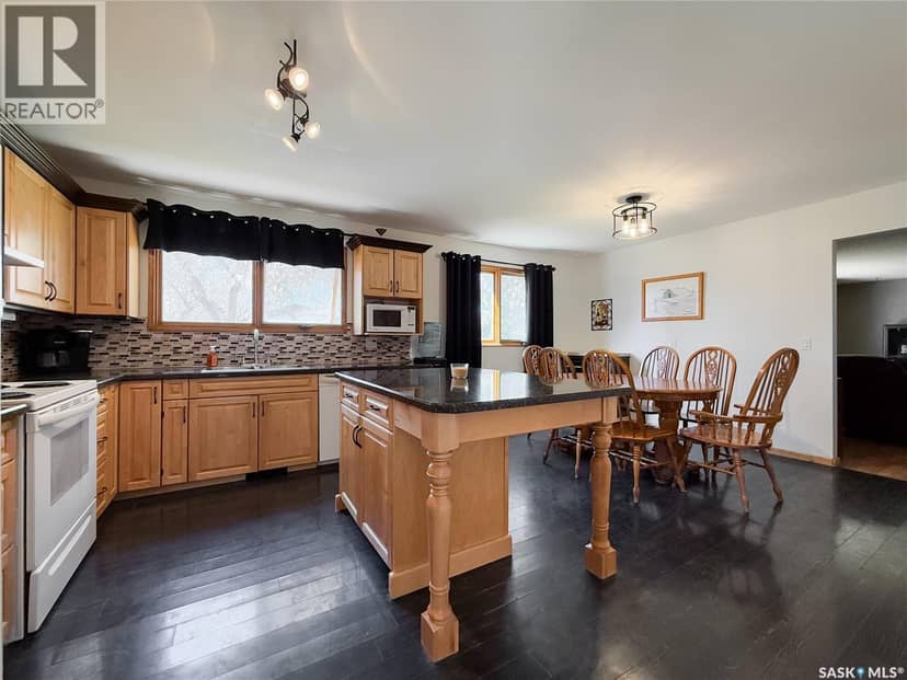 208 1st STREET E, Climax, photo 6