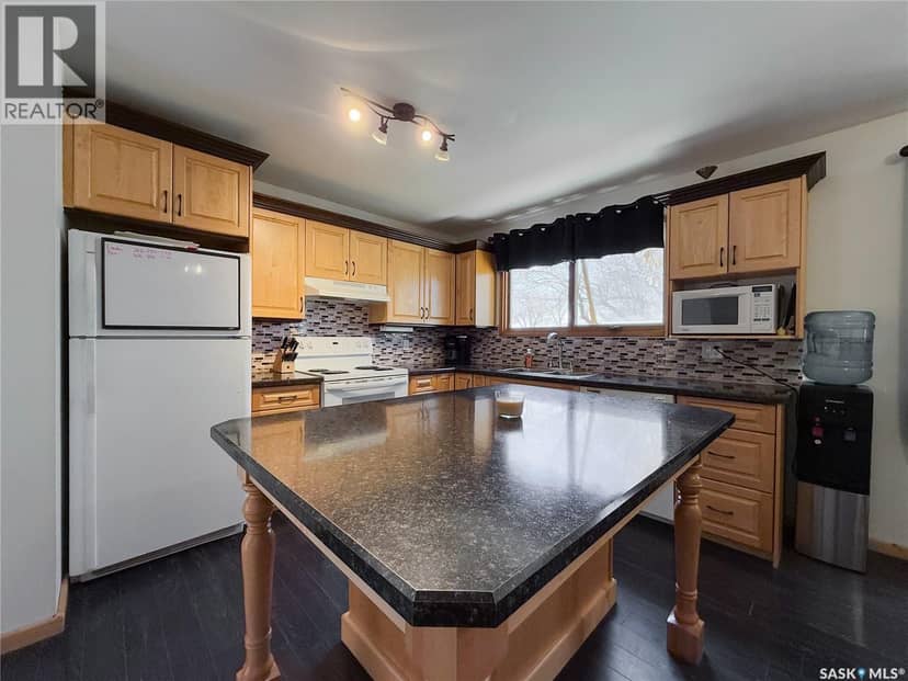 208 1st STREET E, Climax, photo 8