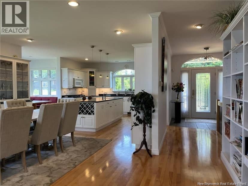 4361 Water Street — photo 10 of 40