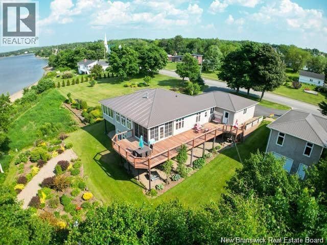 4361 Water Street — photo 2 of 40