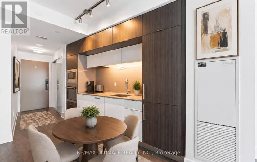 3612 - 10 York Street — photo 16 of 37