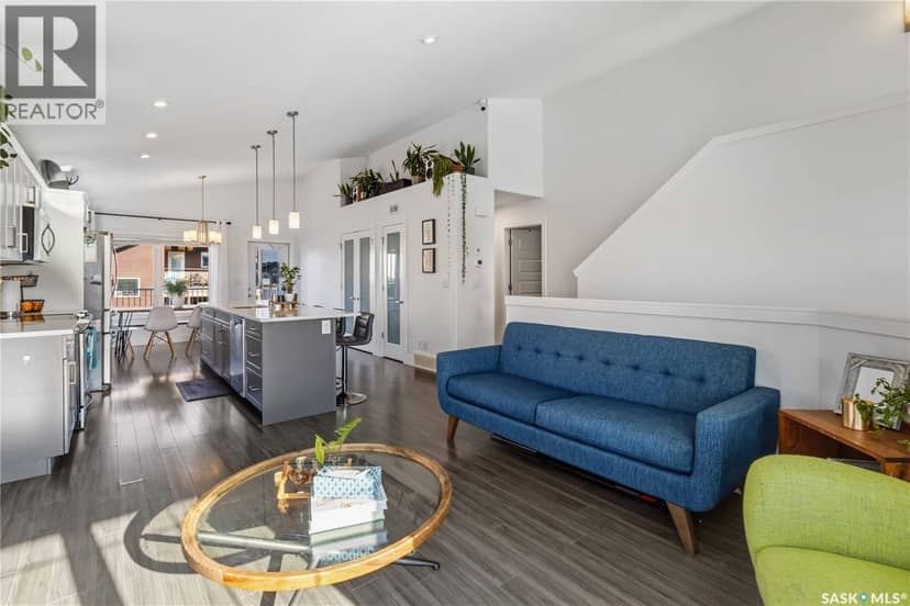 403 Delainey ROAD — photo 3 of 40