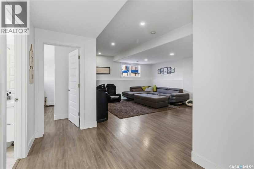 403 Delainey ROAD — photo 34 of 40