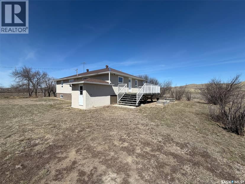 Eastend Wills Acreage — photo 1 of 40