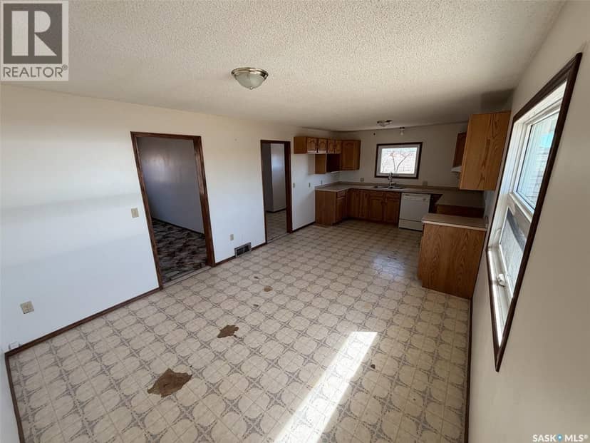 Eastend Wills Acreage — photo 12 of 40