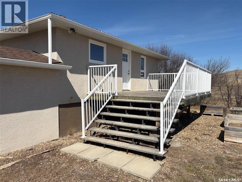 Eastend Wills Acreage — photo 2 of 40
