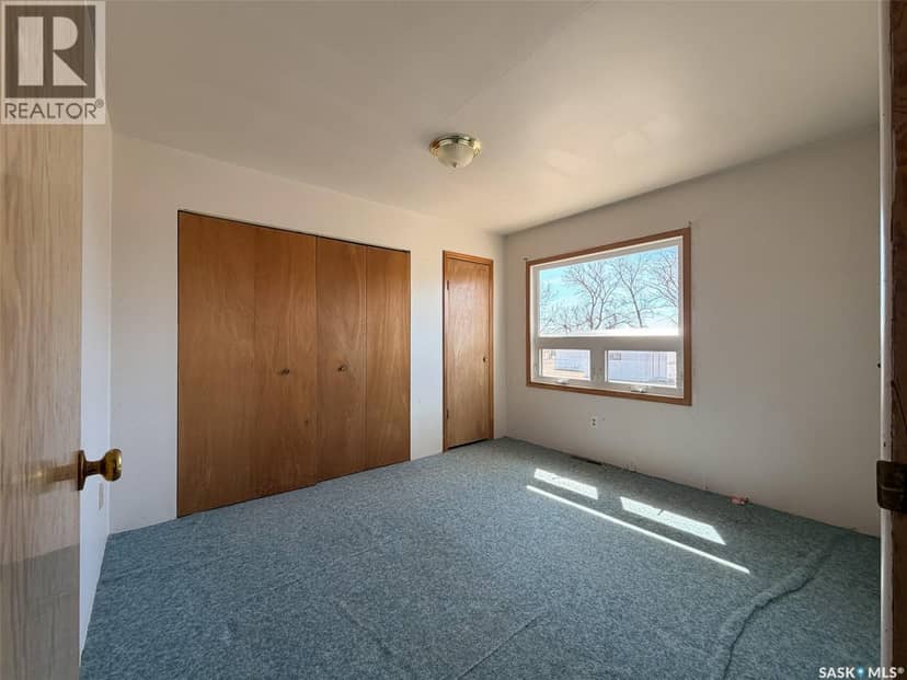 Eastend Wills Acreage — photo 22 of 40