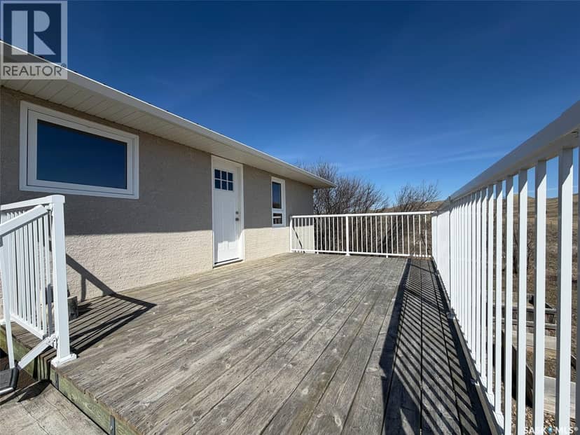 Eastend Wills Acreage — photo 3 of 40