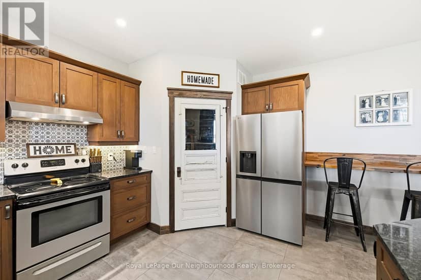 63 Hansen Road — photo 18 of 40