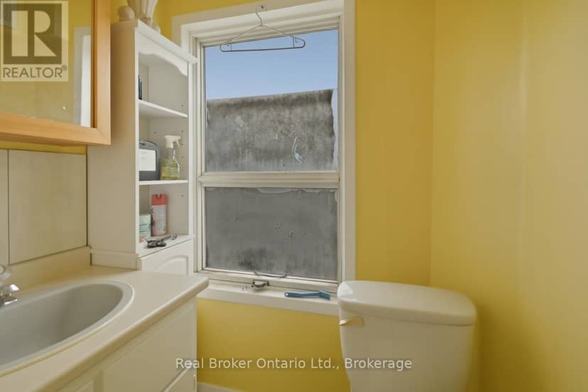 307 Wallace Avenue S — photo 12 of 40