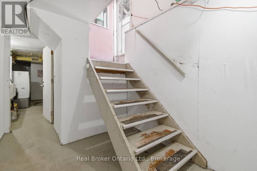307 Wallace Avenue S — photo 9 of 40