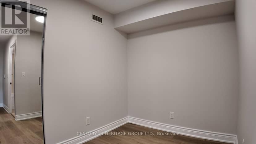 601 - 233 South Park Road — photo 16 of 19