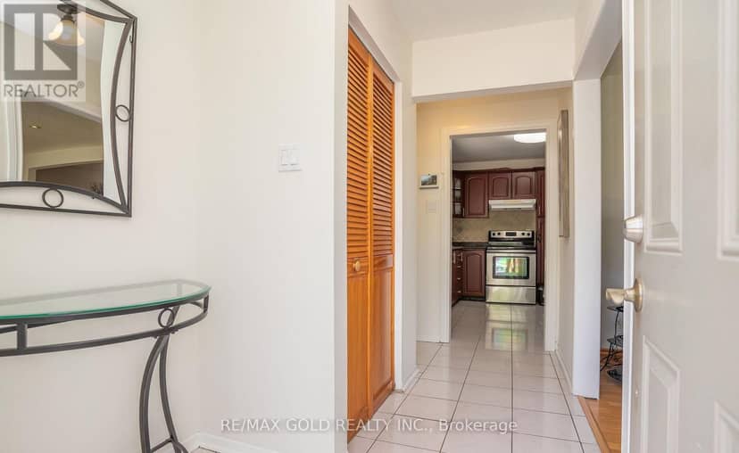 51 Davenport Crescent — photo 5 of 40