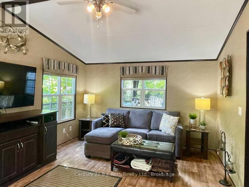 439 Springwater Crescent — photo 23 of 38