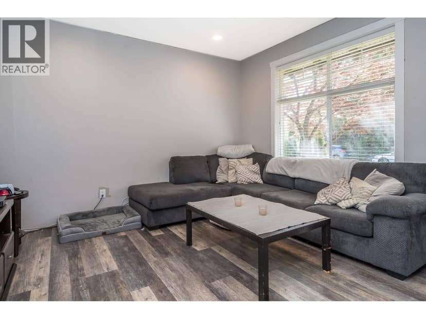22843 136A AVENUE, Maple Ridge, photo 2