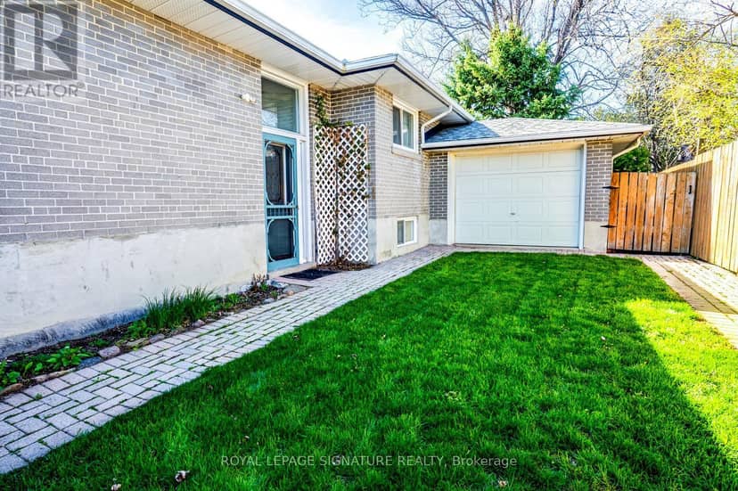 15 Epsom Downs Drive — photo 2 of 32
